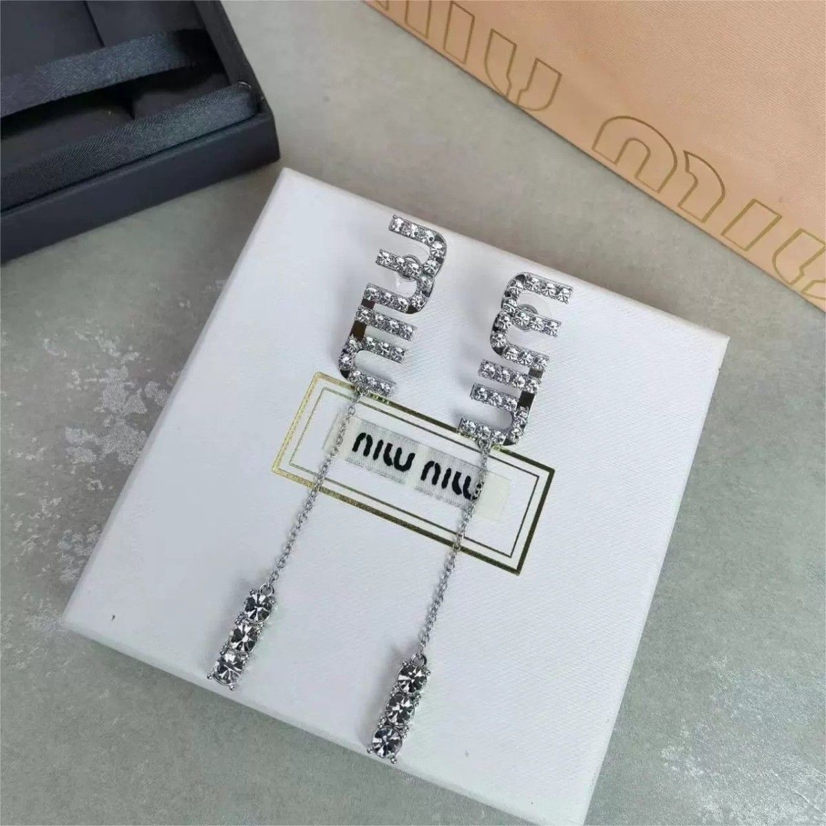 MiuMiu レディーファッション高級感耳飾り 気質 精緻女性イヤリング EH0231