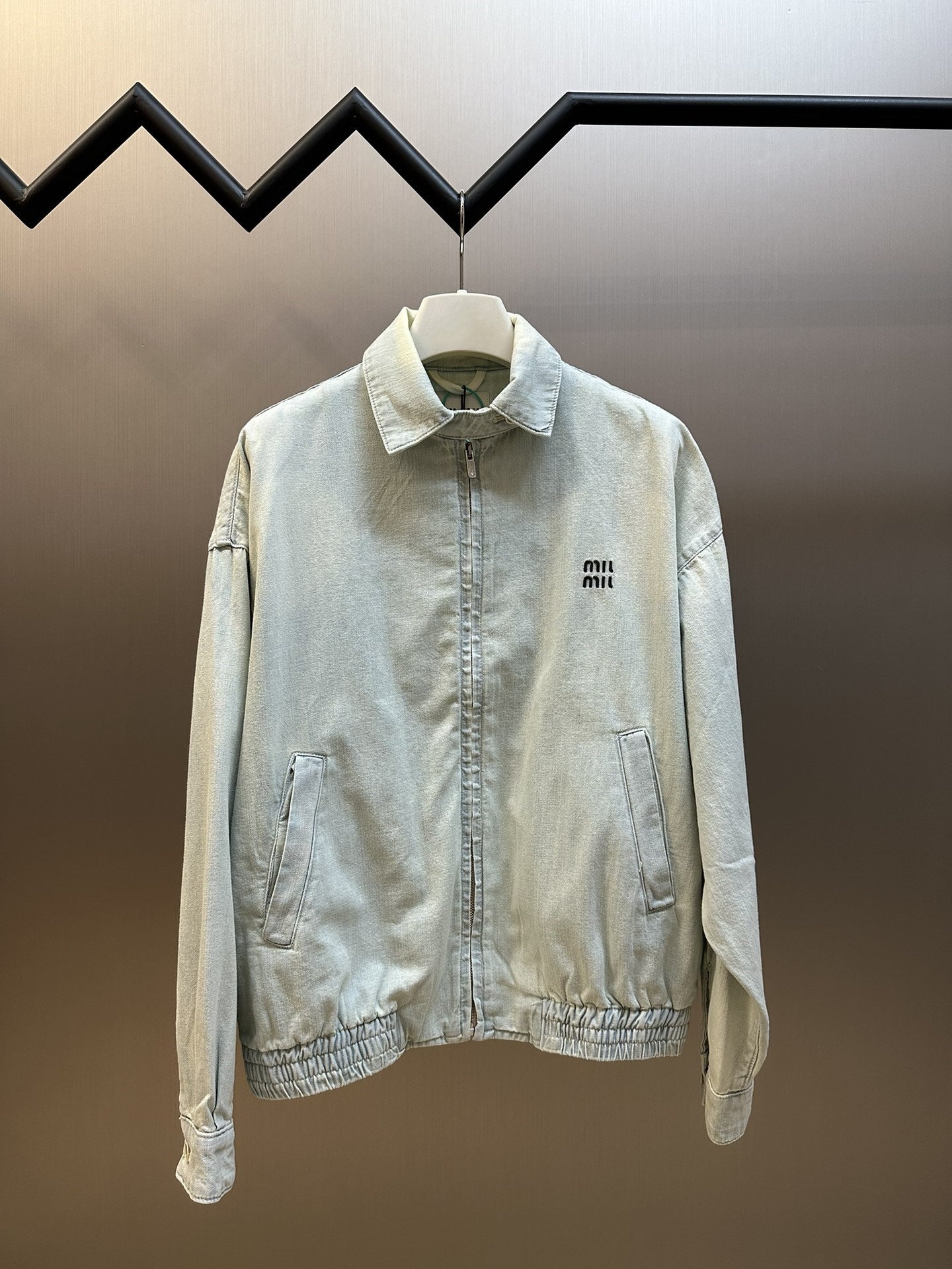 MIUMIU長袖ジャケット クールカジュアル  女性おしゃれ上着 SY0364