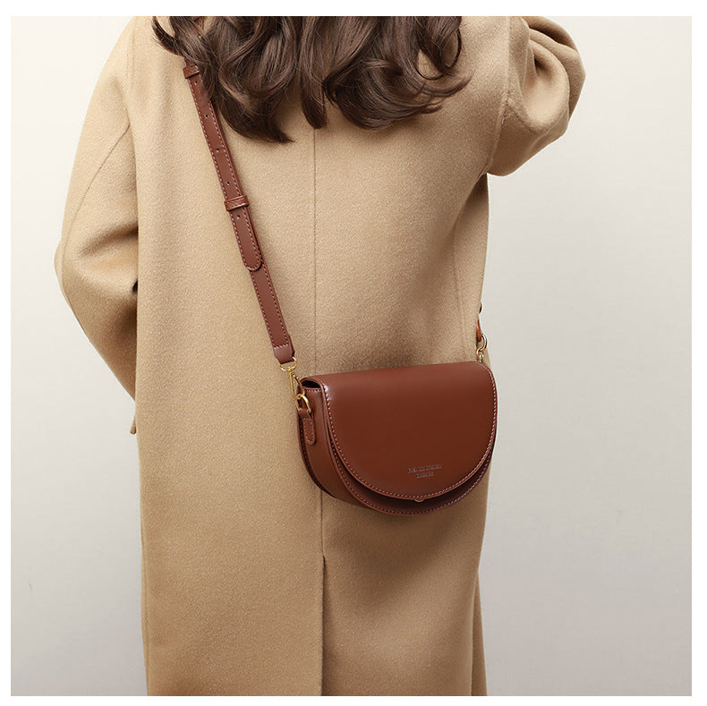 Women's crossbody bag fashion genuine leather bag saddle bag high quality shoulder bag that goes with anything. Pochette