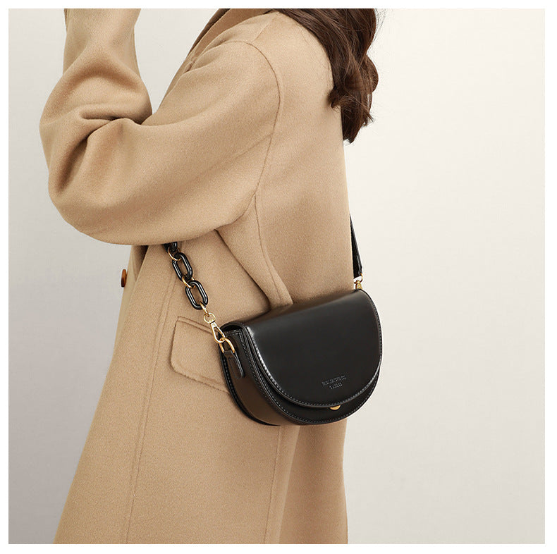 Women's crossbody bag fashion genuine leather bag saddle bag high quality shoulder bag that goes with anything. Pochette