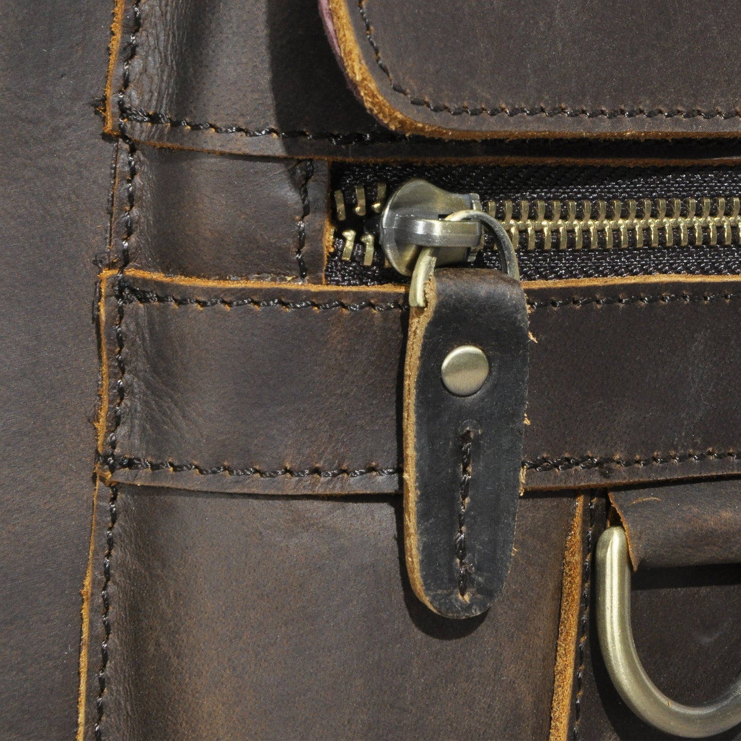 Men's Shoulder Bag Genuine Cowhide Leather Retro Outdoor Travel Crossbody Bag for Men 
