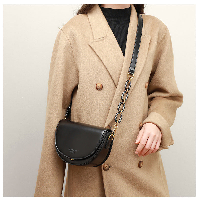 Women's crossbody bag fashion genuine leather bag saddle bag high quality shoulder bag that goes with anything. Pochette