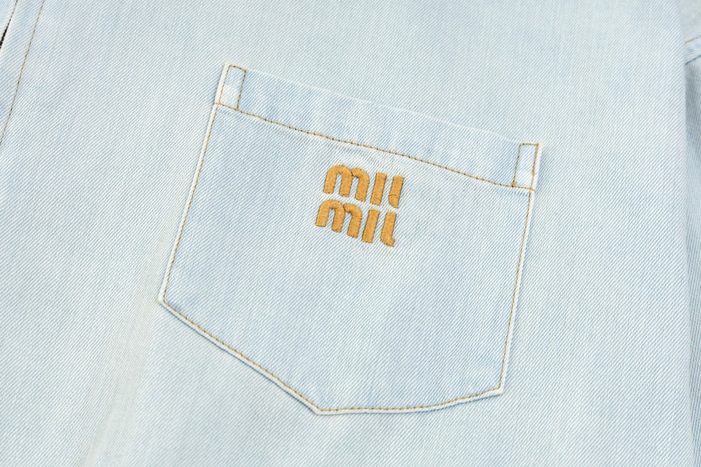 MIUMIU長袖ジャケット クールカジュアル  おしゃれ上着 SY0388