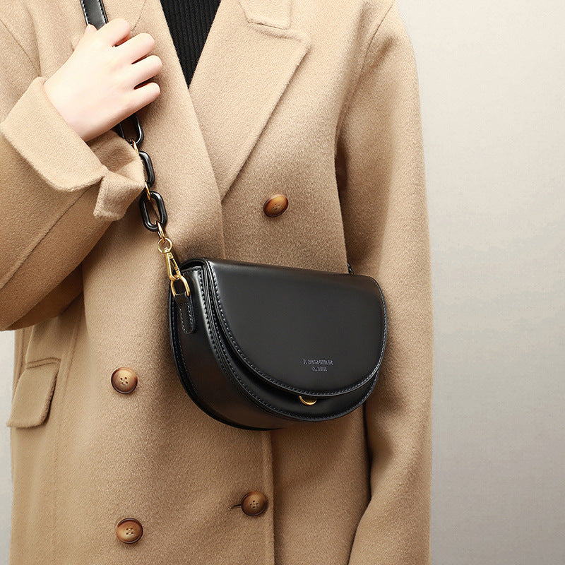 Women's crossbody bag fashion genuine leather bag saddle bag high quality shoulder bag that goes with anything. Pochette