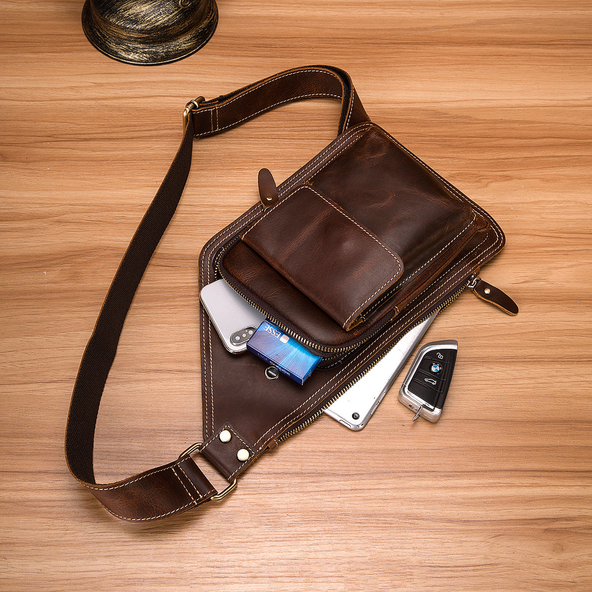 Men's Bust Bag Genuine Cowhide Leather Retro Outdoor Versatile Men's Crossbody Bag 