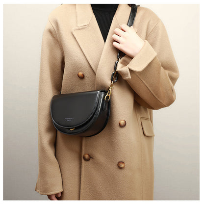Women's crossbody bag fashion genuine leather bag saddle bag high quality shoulder bag that goes with anything. Pochette